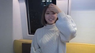 名媛级别的美女 胸型完美 黑丝大波浪